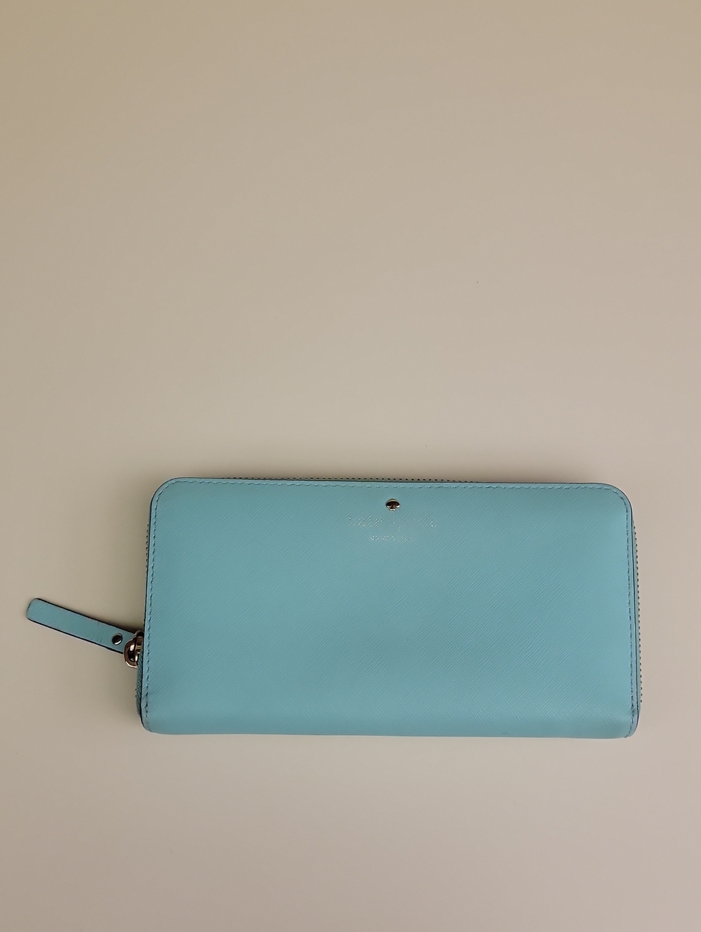 KATE SPADE ZIP-AROUND CLUTCH WALLET WITH GOLD SPADE LOGO